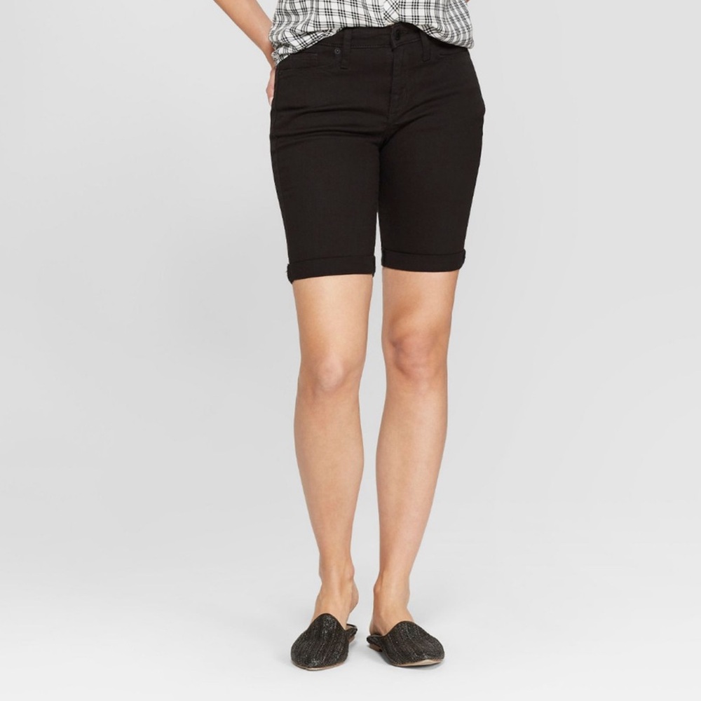 Universal Threads black Bermuda shorts size 20W